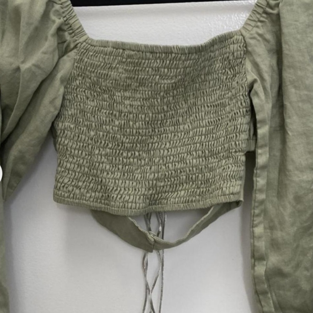 Verge Girl Crop Top Cutouts Balloon Sleeves Sage Green Smocked EUR 8-US 4/S - Picture 2 of 5